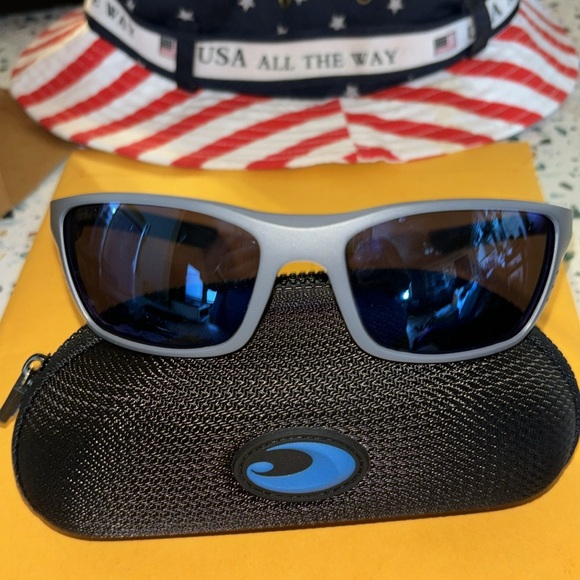 Mens Costa Del Mar sunglasses - Picture 3 of 5